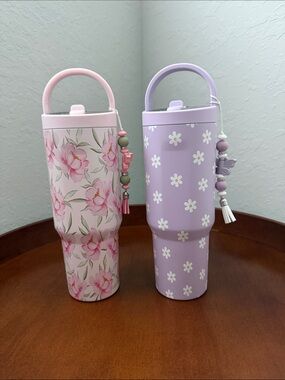 NWT Hydrojug Jane and Jessica 32oz sport selling as a bundle
